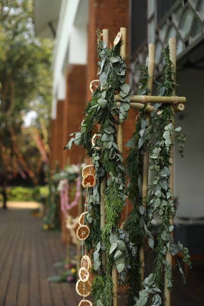 Floral detail and Aisle / Walkway — Brunch decor — Alila Diwa Goa